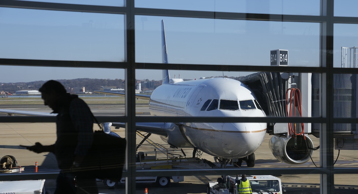 Un volo intercontinentale è tornato indietro perché un passeggero aveva perso il computer