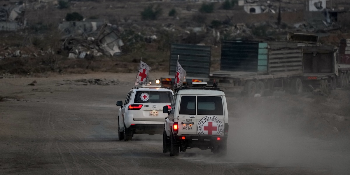La Croce Rossa ha consegnato all’esercito israeliano i corpi di altri due ostaggi morti