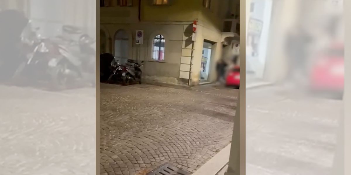 Leggi l'articolo: I cori fascisti cantati nella sede di Fratelli d’Italia a Parma