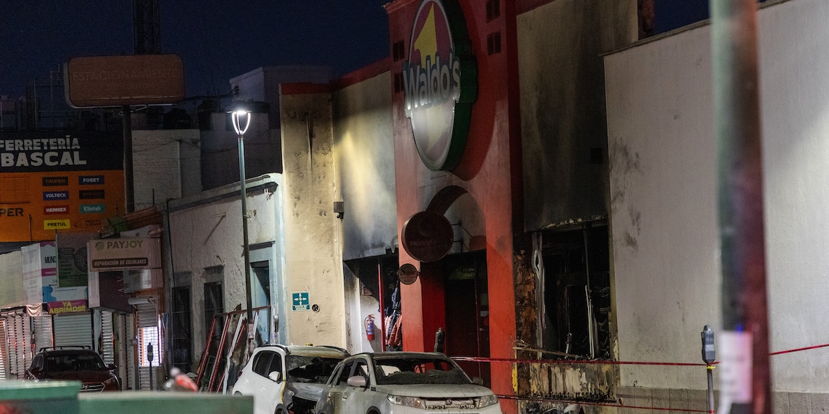 23 persone sono morte in un incendio apparentemente accidentale in un supermercato in Messico