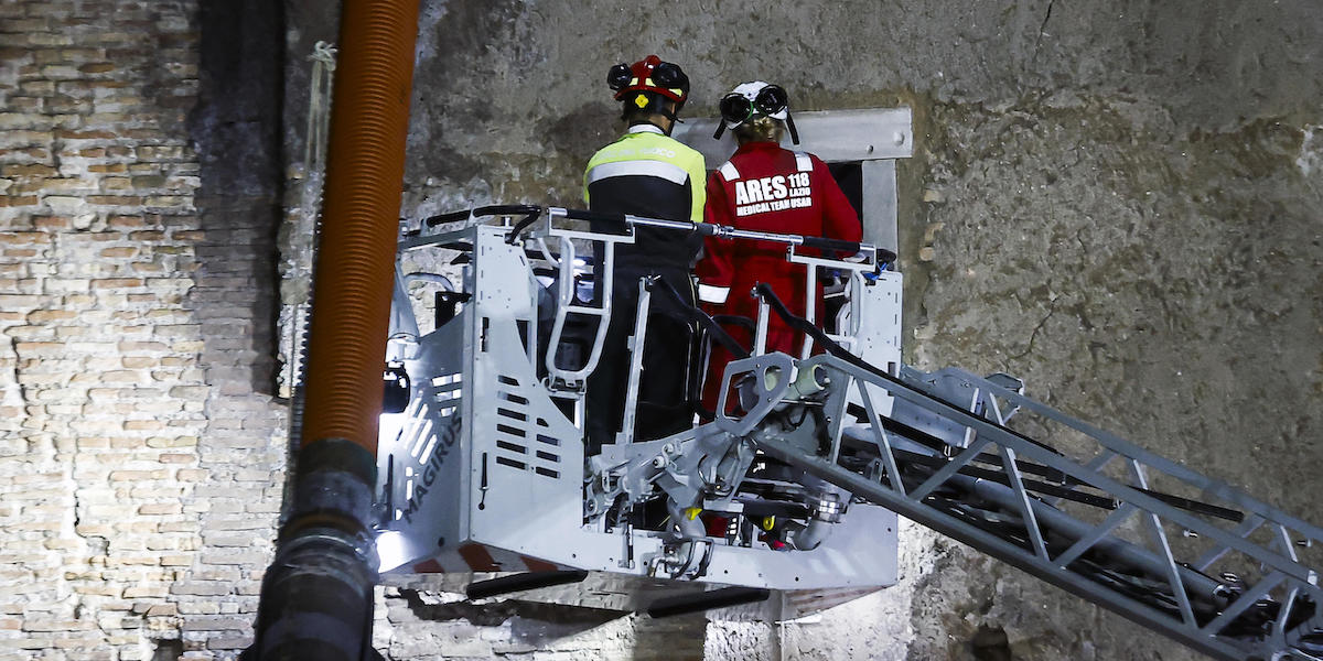 È crollata una parte della Torre dei Conti, in centro a Roma