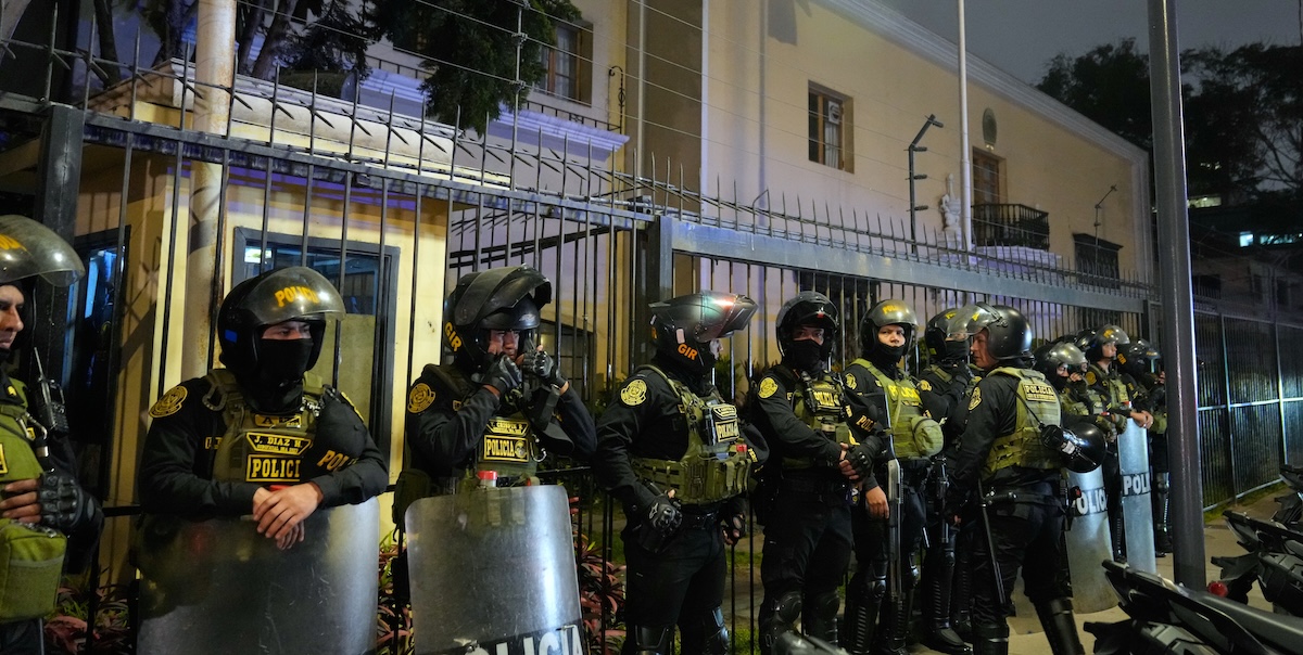 Il Perù ha interrotto le relazioni diplomatiche col Messico, perché ha dato asilo a una sua ex prima ministra accusata di ribellione