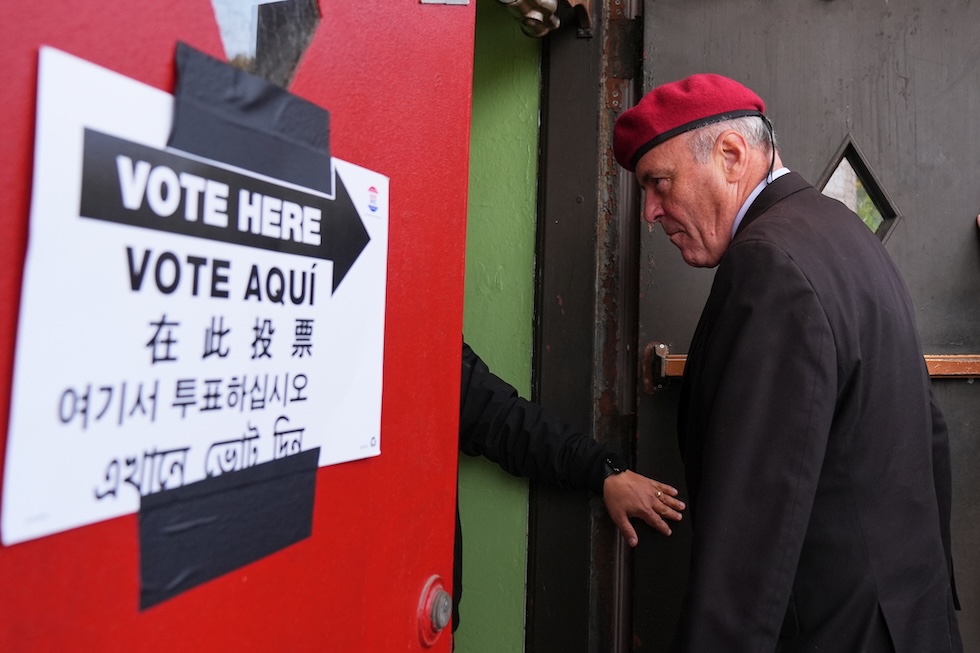 Il candidato sindaco dei Repubblicani, Curtis Sliwa, al seggio il 28 ottobre