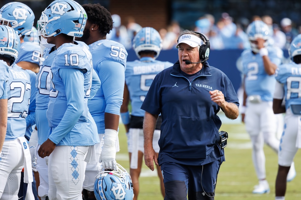 L'allenatore dei North Carolina Tar Heels Bill Belichick, 25 ottobre 2025 (AP Photo/Ben McKeown)
