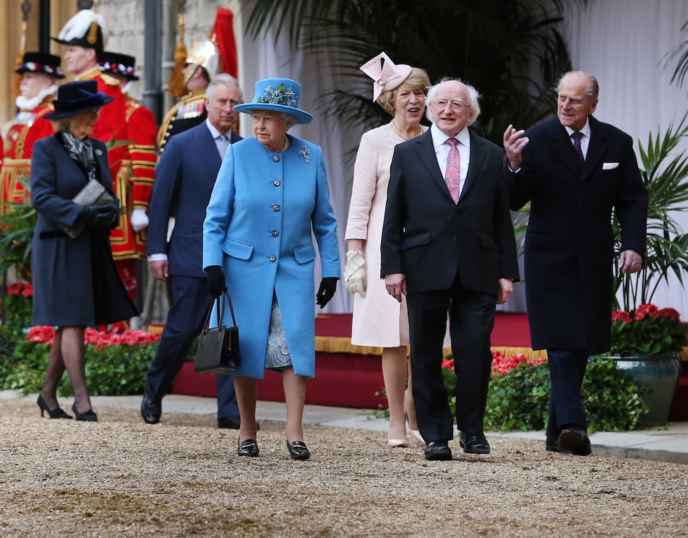 Higgins con la regina Elisabetta II durante la visita di stato nel Regno Unito, nell'aprile del 2014