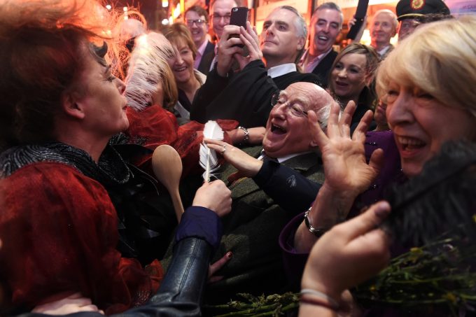 Cani, politica e poesia