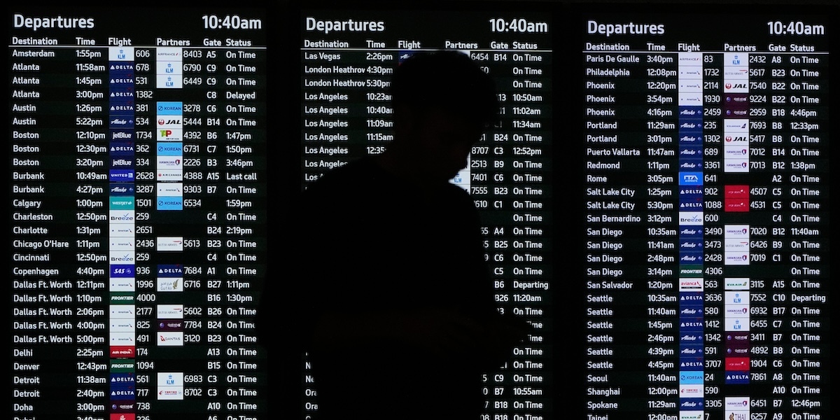 Negli Stati Uniti centinaia di voli sono stati cancellati a causa dello shutdown