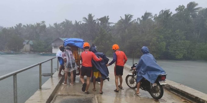 Il tifone Fung-wong ha raggiunto le Filippine