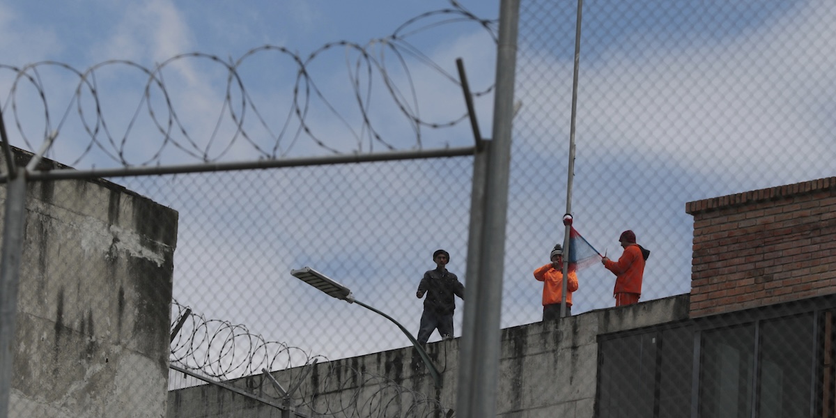 In Ecuador 27 persone detenute sono morte nel corso di violenti scontri in una prigione