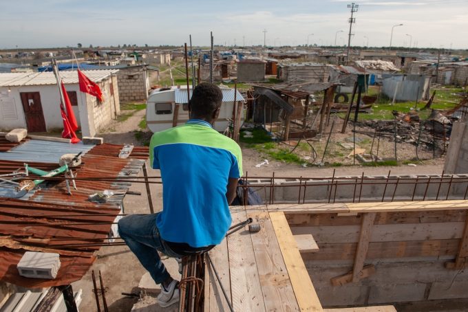 La più grande baraccopoli d’Europa sta diventando una città