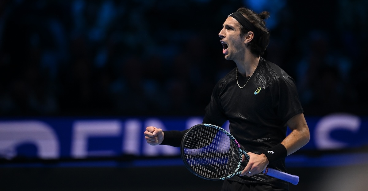 Gli ultimi e spettacolari game della vittoria di Lorenzo Musetti contro Alex De Minaur alle ATP Finals
