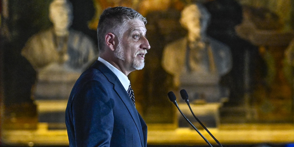 L’unico ministro disposto a togliersi più soldi di quelli richiesti