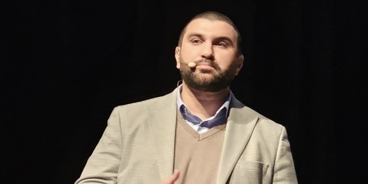 Negli Stati Uniti è stato liberato un giornalista filopalestinese britannico, arrestato dall’agenzia per l’immigrazione a ottobre