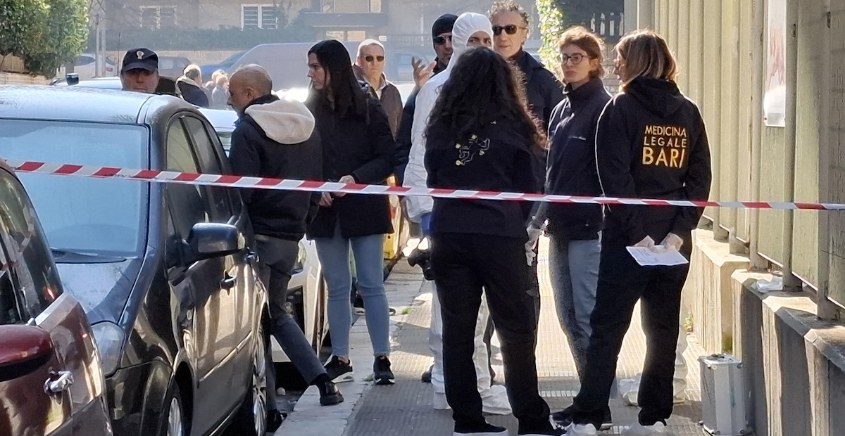 Per la morte di un neonato nella culla termica di una parrocchia a Bari saranno processati il parroco e un tecnico