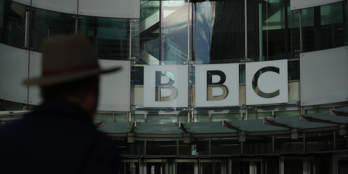 La BBC ha chiesto scusa a Trump per il servizio manipolato su di lui, ma si rifiuta di pagargli un risarcimento