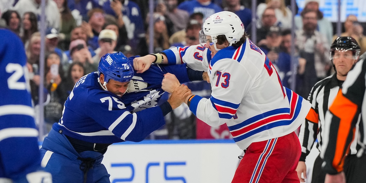 Sì: nell’hockey su ghiaccio ci si può menare