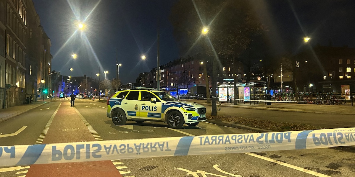 A Stoccolma un autobus si è schiantato contro una pensilina: almeno tre persone sono morte