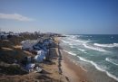 Le tende sulla spiaggia di Deir al-Balah, una città al centro della Striscia di Gaza