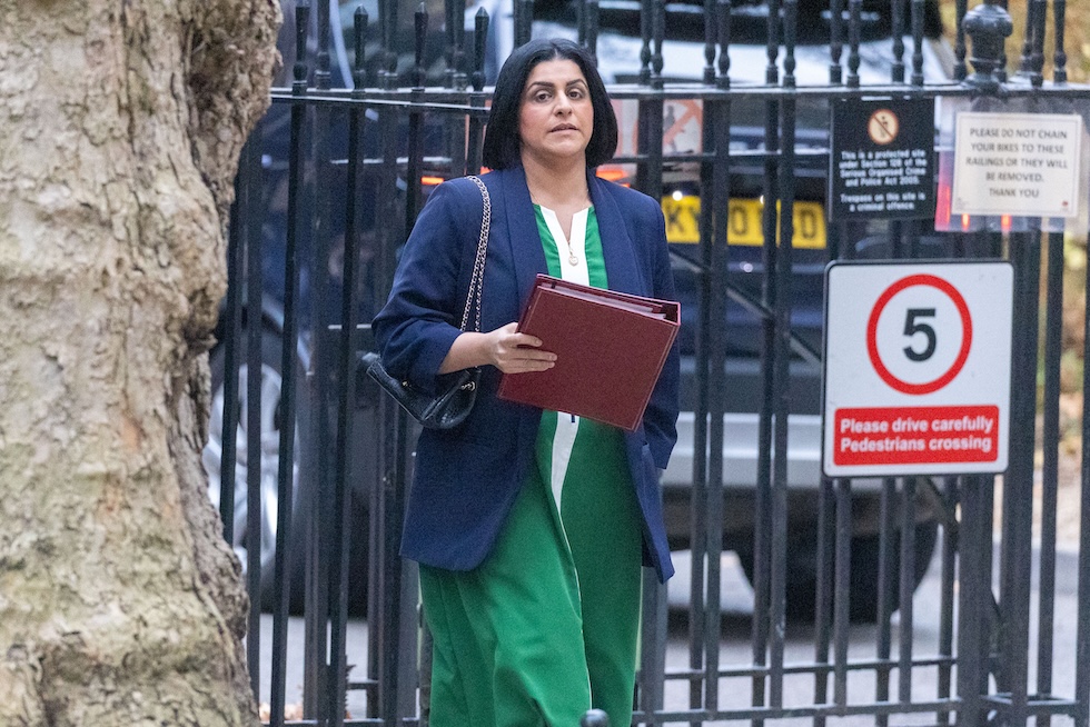 La ministra dell'Interno, Shabana Mahmood, arriva a una riunione del governo, il 18 novembre