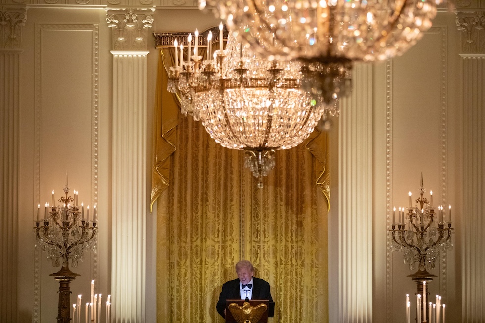 Donald Trump parla alla Casa Bianca, durante il ricevimento per il principe saudita Bin Salman, il 18 novembre 