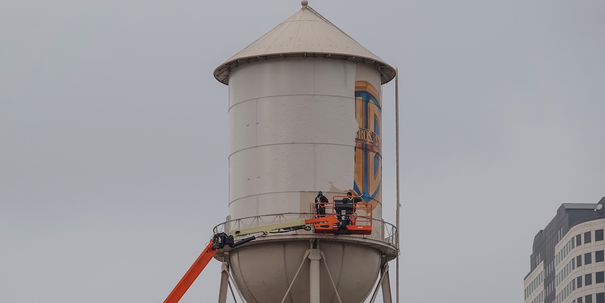 Chi compra la Warner Bros.?