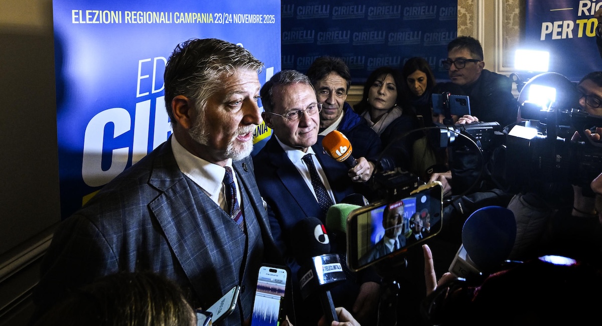 Si è dimesso il portavoce del ministro della Cultura per dei comunicati a favore del candidato della destra in Campania