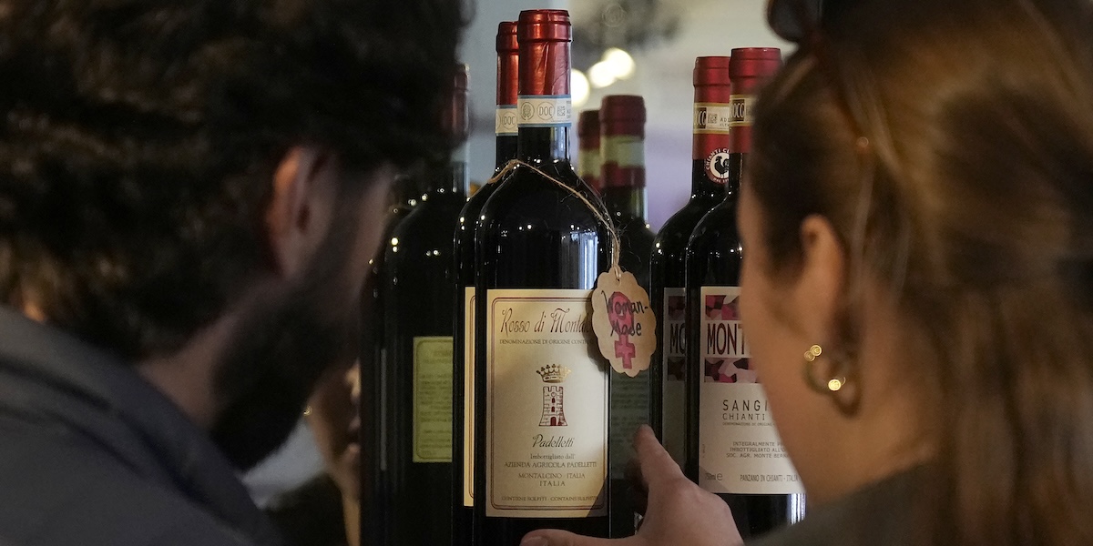 L’Arabia Saudita ha esteso la vendita di alcolici alle persone non musulmane con un particolare permesso di residenza, scrive Semafor