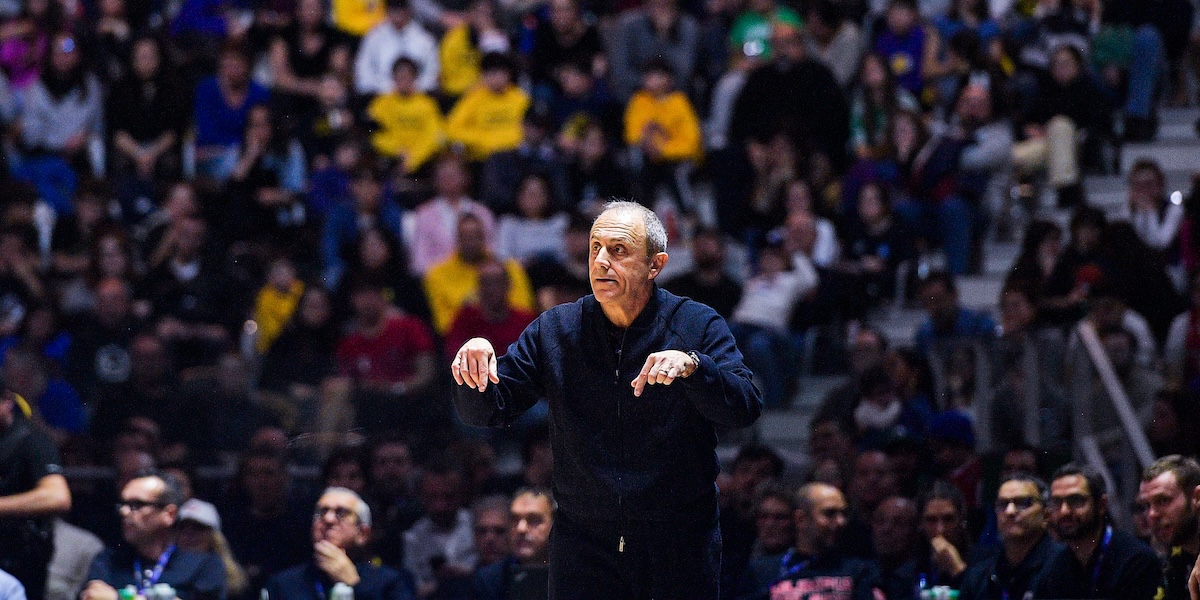 Ettore Messina si è dimesso da allenatore della squadra di basket Olimpia Milano