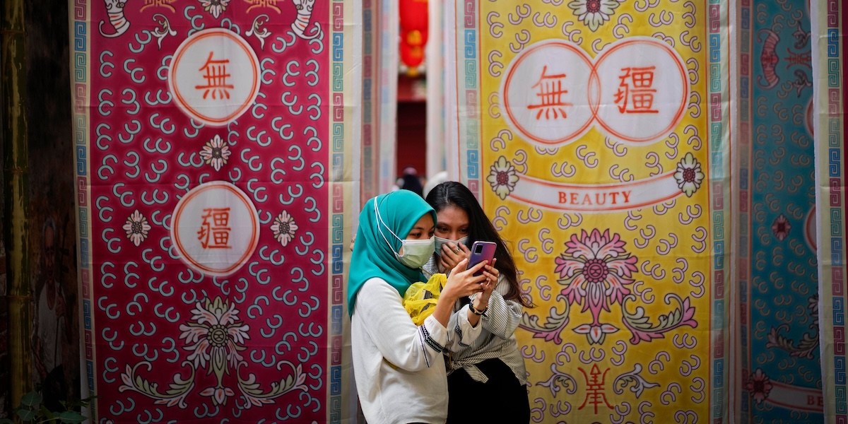 Anche il governo della Malaysia vuole vietare i social media ai minori di 16 anni