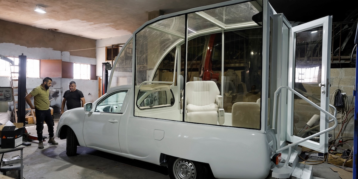 Leggi l'articolo: La “papamobile” che papa Francesco voleva diventasse una clinica mobile a Gaza ora è funzionante