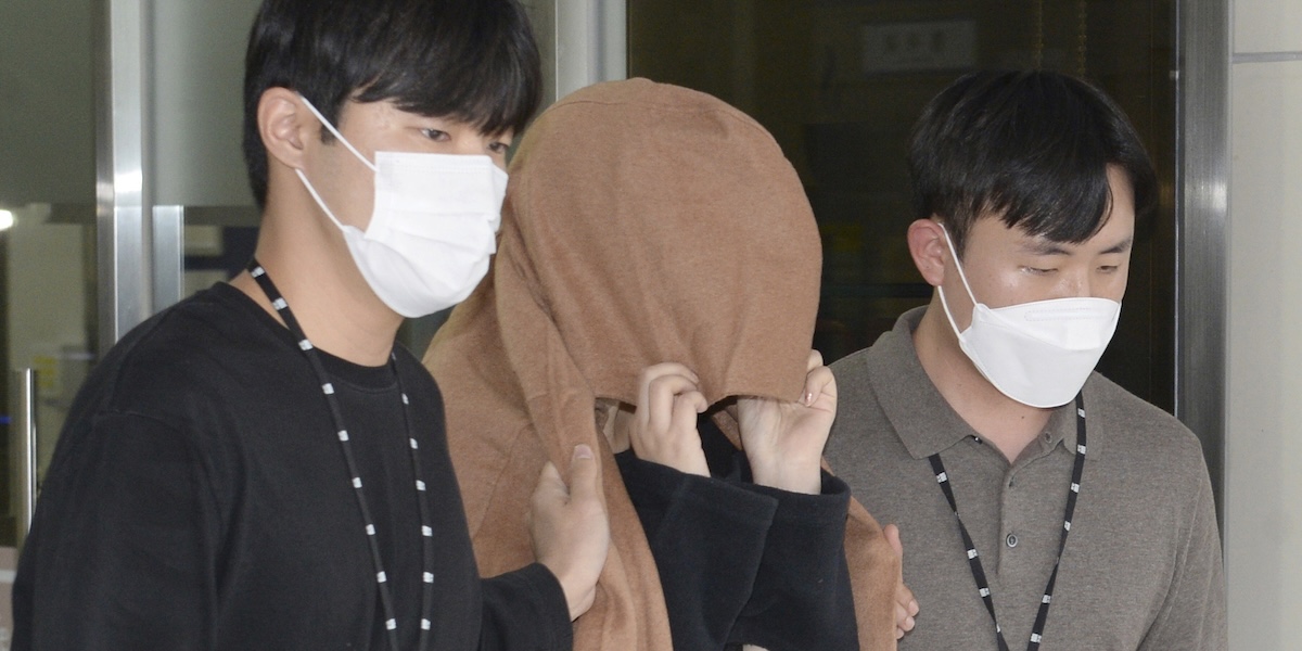 In Nuova Zelanda una donna che uccise i due figli e li nascose in due valigie è stata condannata ad almeno 17 anni di carcere