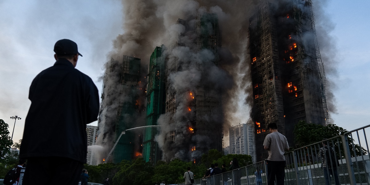Più di 40 persone sono morte in un grosso incendio a Hong Kong