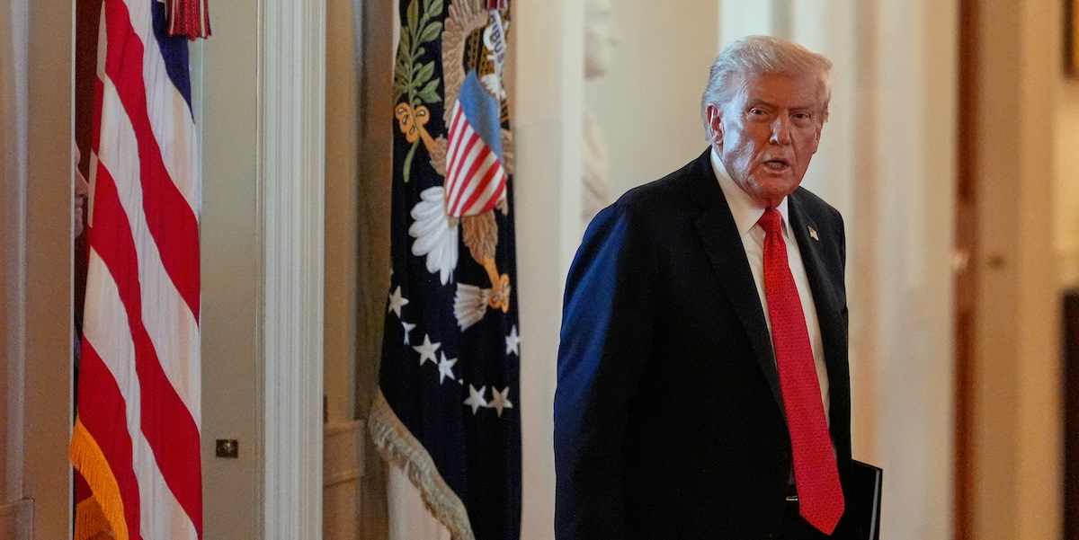 Trump ha ordinato di riesaminare i permessi di residenza permanente di persone provenienti da 19 paesi 