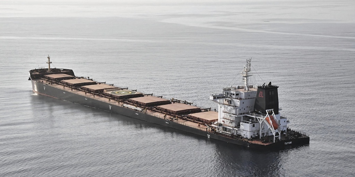 Gli Houthi hanno liberato alcuni marinai che avevano trattenuto a luglio dopo aver attaccato la nave cargo su cui viaggiavano