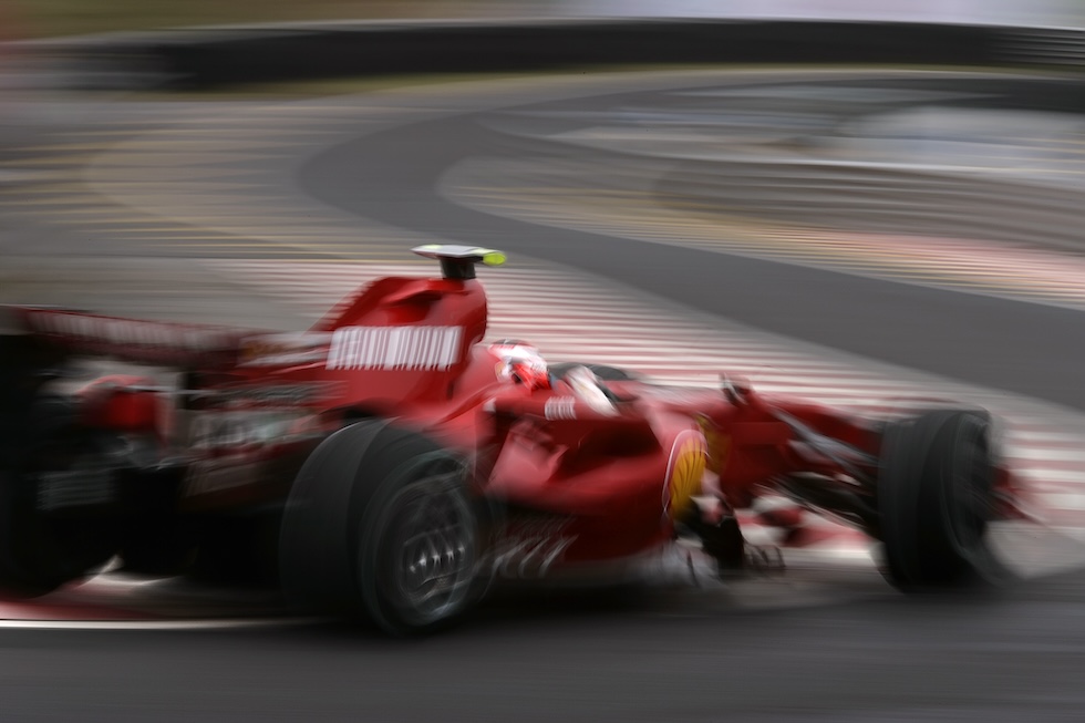 La Ferrari di Kimi Raikkonen durante il Gran Premio del Brasile del 2007, 21 ottobre 2007 (Paul-Henri Cahier/Getty Images)