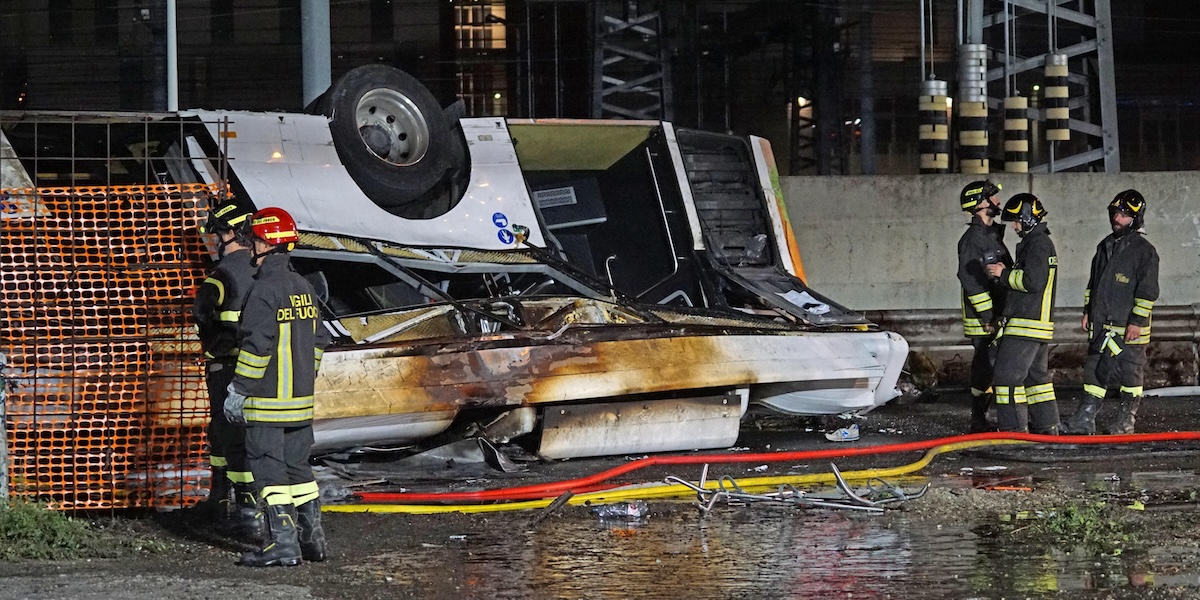 Si sono concluse le indagini sull’incidente dell’autobus precipitato dal cavalcavia di Mestre: ci sono 7 indagati