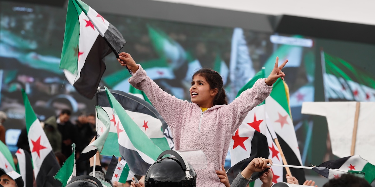 Un anno dopo la caduta di Assad la Siria è piena di speranze e dubbi