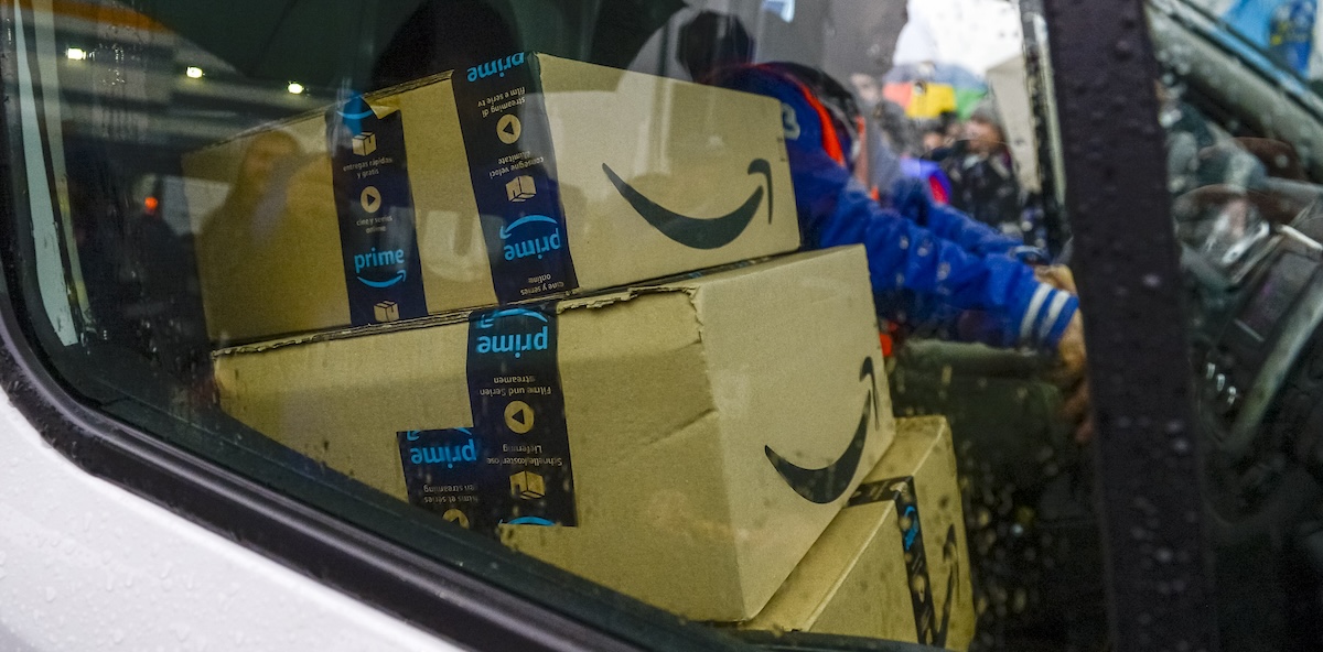 Il governo vuole mettere una tassa di due euro sui pacchi sotto i 150 euro