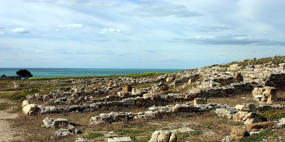 34 persone sono state arrestate in Sicilia e Calabria con l’accusa di furto e ricettazione di beni archeologici