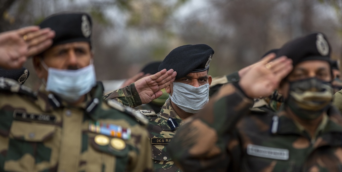 Alcuni soldati dell'esercito indiano, 15 novembre 2020 (AP Photo/ Dar Yasin)