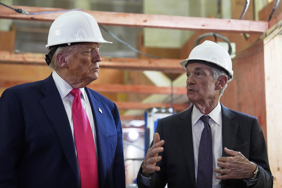 Donald Trump e il presidente della Federal Reserve Jerome Powell, luglio 2025