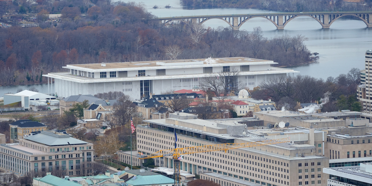 La portavoce della Casa Bianca ha detto che il “Kennedy Center”, centro culturale di Washington, sarà rinominato “Trump-Kennedy Center”