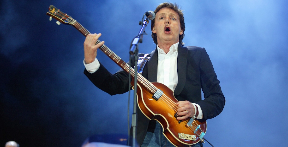 L’azienda di strumenti musicali tedesca Höfner, che realizzò il basso di Paul McCartney, ha presentato istanza di fallimento