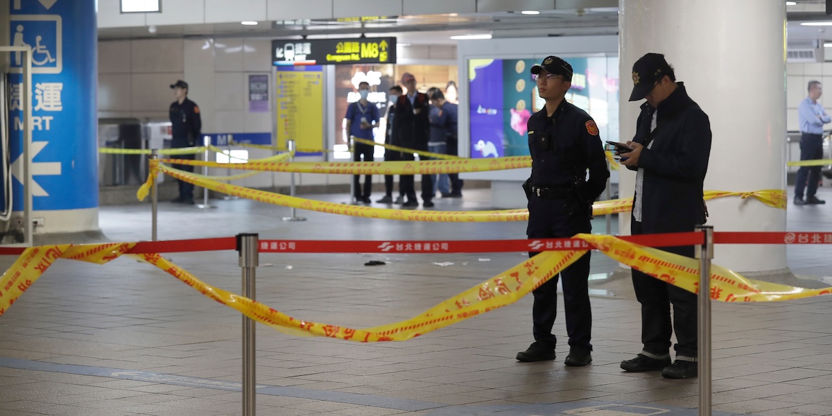 Un uomo ha ucciso a coltellate tre persone nella capitale di Taiwan ed è morto mentre scappava dalla polizia