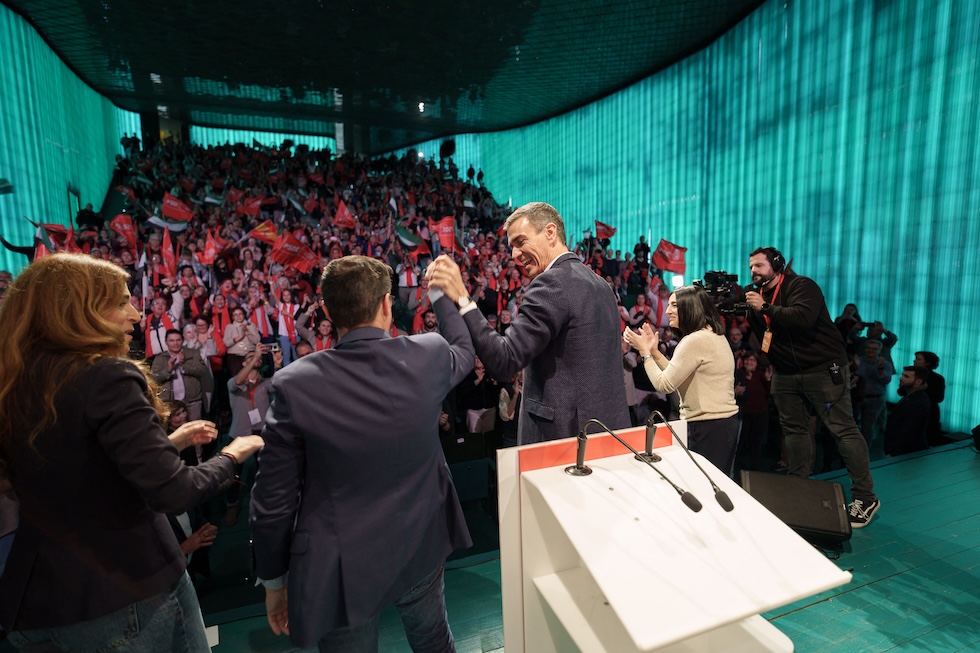 Il primo ministro insieme al candidato dei Socialisti, Miguel Ángel Gallardo, il 19 dicembre a Badajoz 