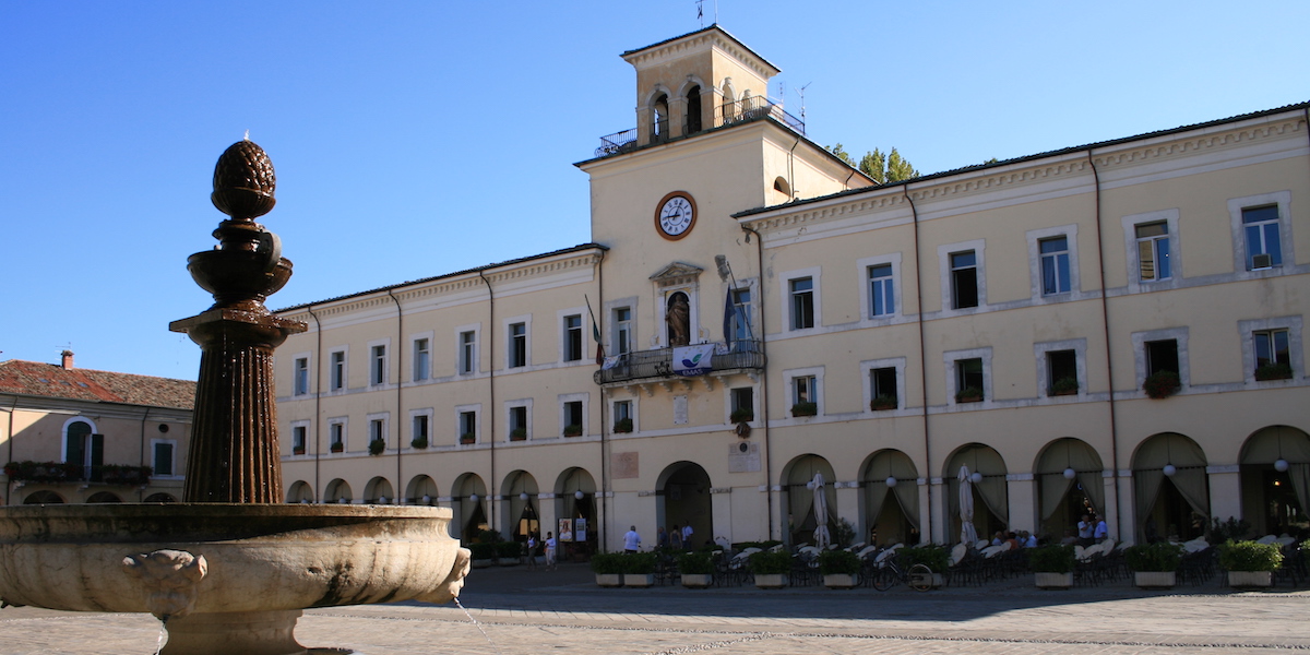 Il sindaco di Cervia Mattia Missiroli, che partecipò al reality show “Campioni”, è indagato per maltrattamenti alla moglie