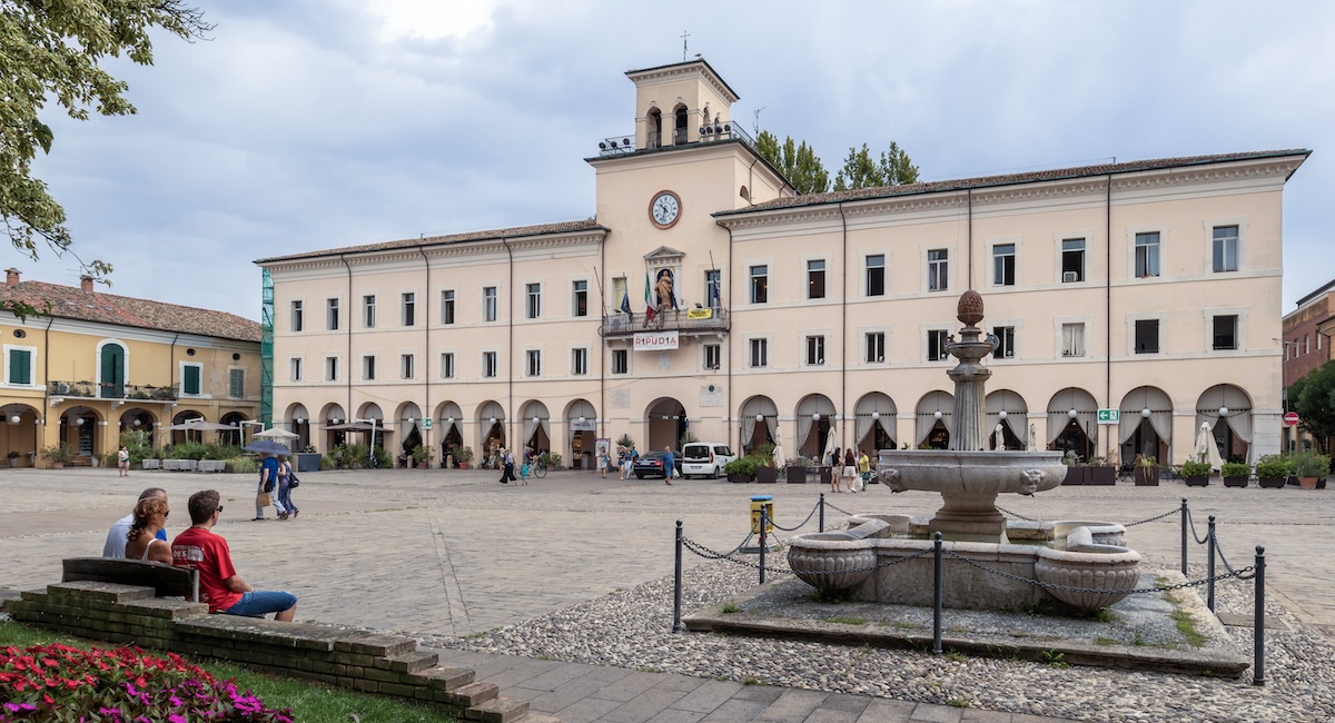 Il sindaco di Cervia Mattia Missiroli ha annunciato le dimissioni: è indagato per maltrattamenti alla moglie