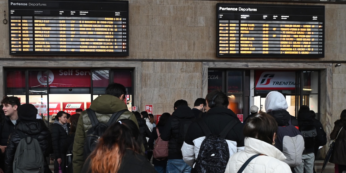 Ci sono molti ritardi sull’alta velocità a causa dell’investimento di una persona sui binari della stazione di Firenze Rifredi 