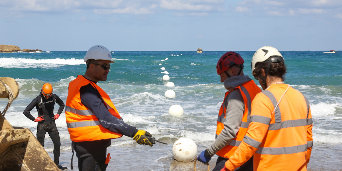 E se usassimo i cavi in fondo al mare per rilevare i terremoti?