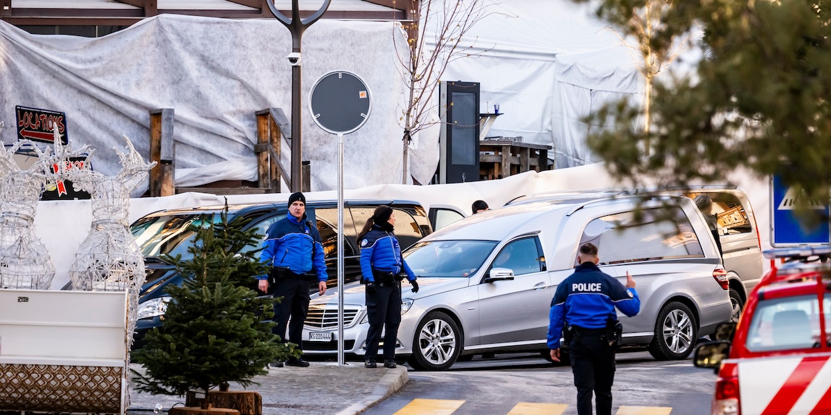 Non si hanno notizie di 16 italiani coinvolti nell’incendio a Crans-Montana